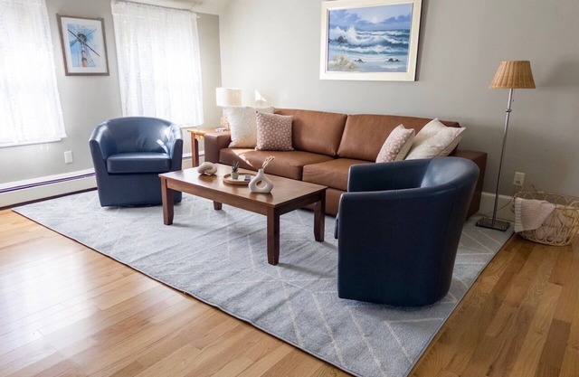 Excellent Reviews: 500 ft to beach and central air conditioning!