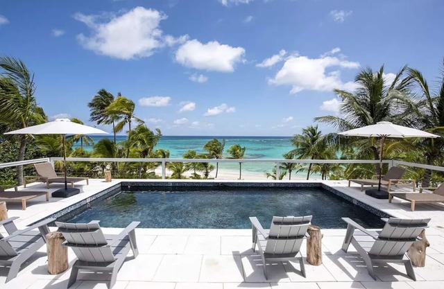 ❊Exceptional 4BR Beachfront Home w/ Heated Pool & Back-up Generator, Banks Road❊
