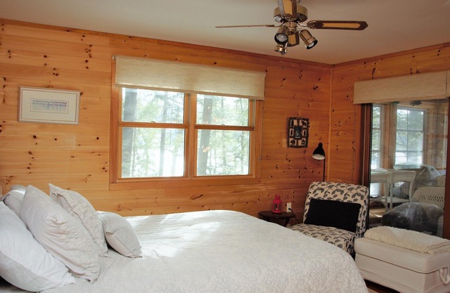 Exceptional 4 Season Muskoka Cottage