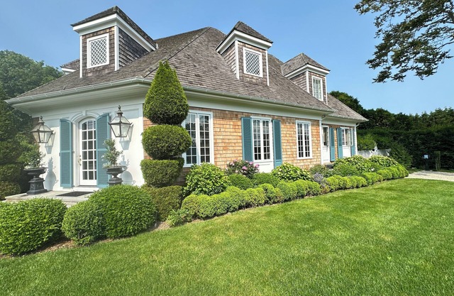 Extraordinary 5BR/6Bth Luxury Home, Water Mill South, Salt Pool/Spa, Dock Access