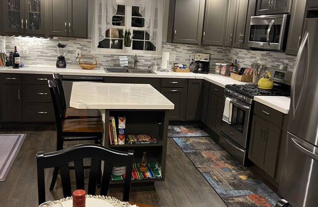 Exceptional Brand New Downtown Guesthouse 4 blks to mainstreet food brews shops