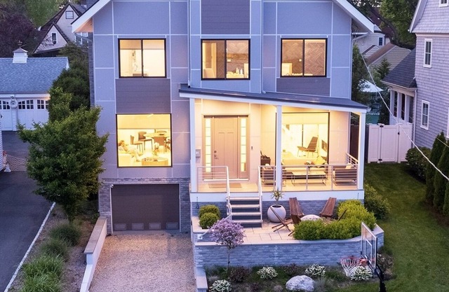 Exceptional Coastal Retreat !