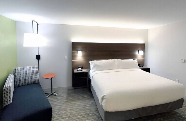 Exceptional Comfort in an Elegant Room! Free WiFi!