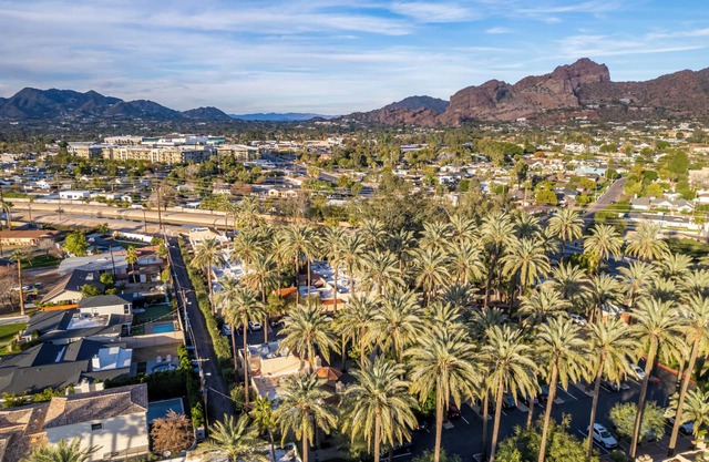 Exceptional community! Biltmore/Arcadia location. Impeccable! King & Queen bed!