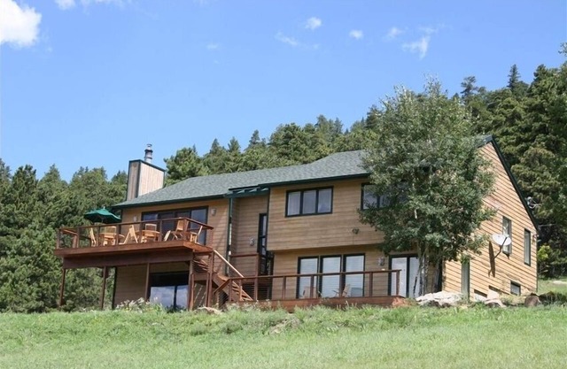 Außergewöhnlicher zeitgenössischer Berg Zuhause in der Nähe von Red Rocks & Denver mit Gourmet Kitchen