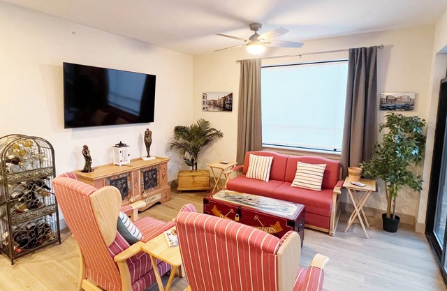 Skywalk 2-bedroom Condo, Sleeps 6, covered parking, free bus, and 24/7 hot tub.
