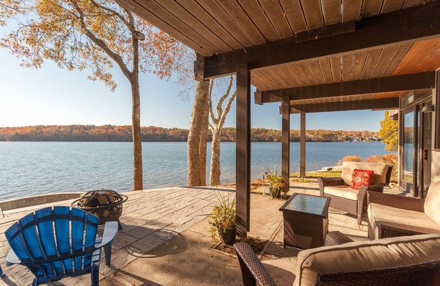 Außergewöhnliche Lakefront "Deck" House mit unglaublichen Blick auf das Wasser!