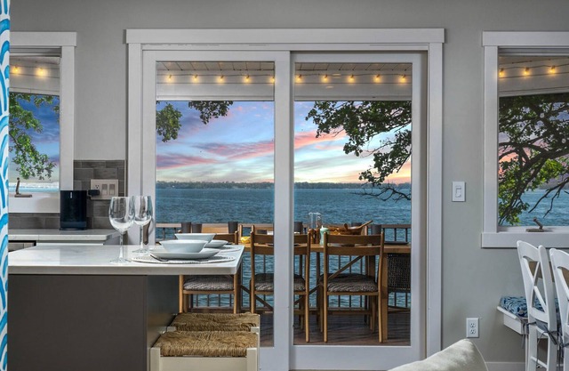 Exceptional Lakefront Getaway w/Hot Tub. Dogs ok!