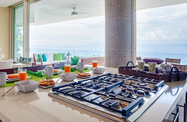 Außergewöhnliche Oceanfront Condo in der Sierrra del Mar Los Arcos