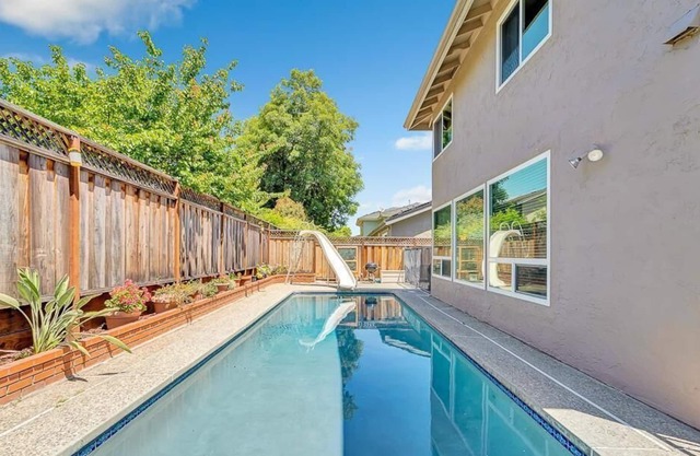 Exceptional/Pool/Mountain view/2300Sqft²/King/4B/2.5B/400MB+Spd