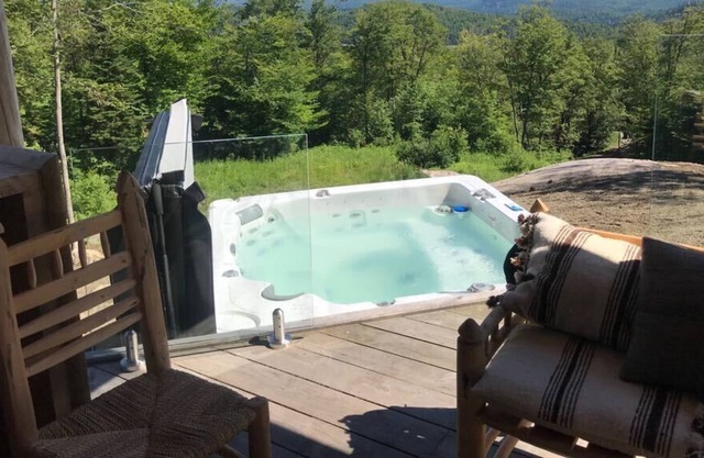 AUSSERGEWÖHNLICH RUNDES HOLZ CHALET-POOL-POOL-