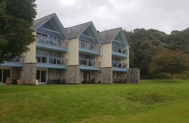 Exceptional Sleep 6 Country Estate Holiday. Free leisure facilities on-site