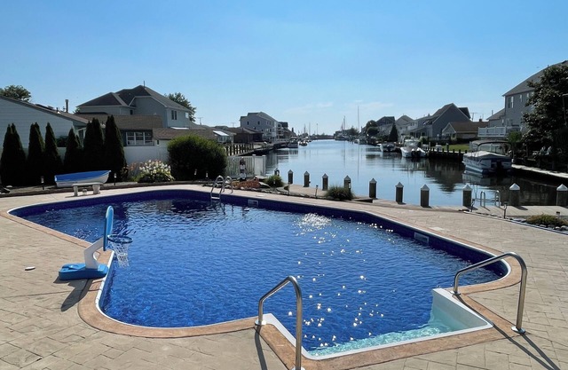 Exceptional waterview house, pool, hot tub, 2-min walk to Ocean Gate beach!