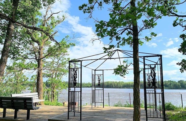 Exceptional Year Round Cabin Retreat on the Winnipeg River