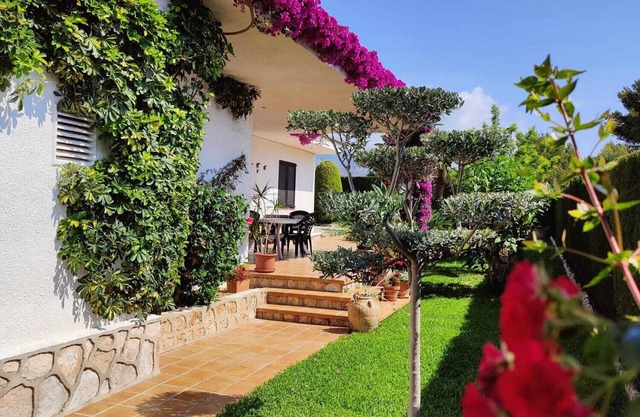 Exclusiva Villa con Piscina, Barbacoa y Jardín: Disfruta de la Estancia Perfecta