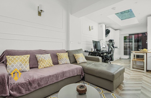 Exclusive 1 bedroom Flat near Victoria Station