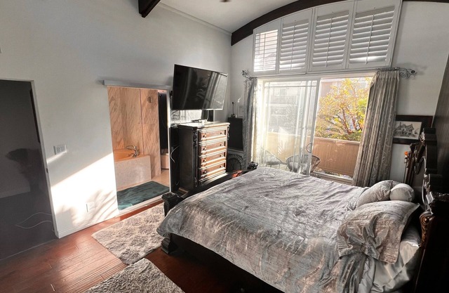 Exclusive 3-bedroom townhome in charming Marina del Rey with WiFi, AC
