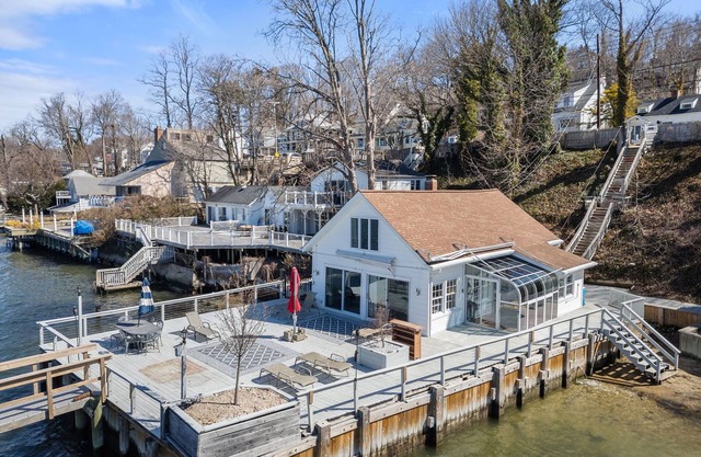 Exclusive 3-Bedroom Beachfront with Private Shore in Northport Village