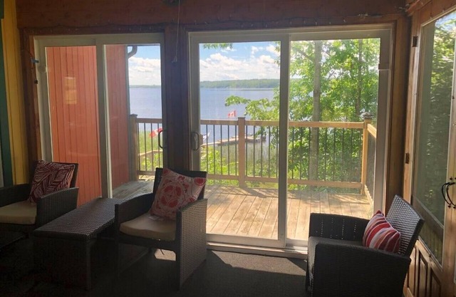Exclusive all-seasons waterfront cottage for family getaway or fishing adventure
