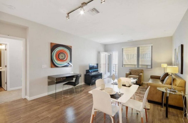 Exclusive Amenities: 2BR Condo near Facebook in Menlo Park