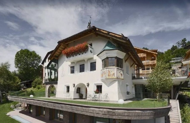 exklusive wohnung mit 4 schlafzimmern und 4 bädern