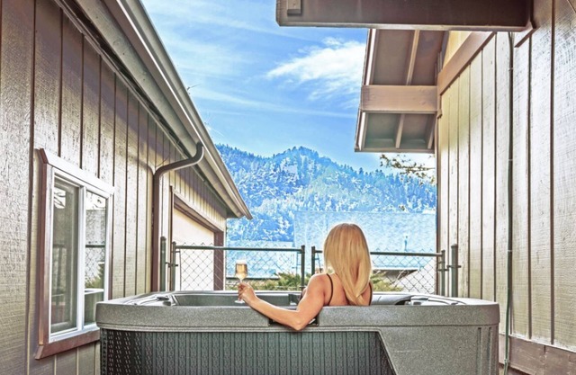 Exclusive Chalet w/hot tub & sauna - less then 60 miles from LA