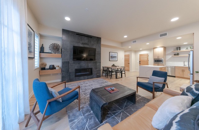 Exclusive Condo|Best view of Plaza, Golf Course and Lake