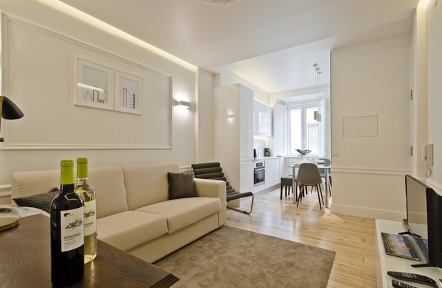 Exclusive Downtown Apartment (C74)