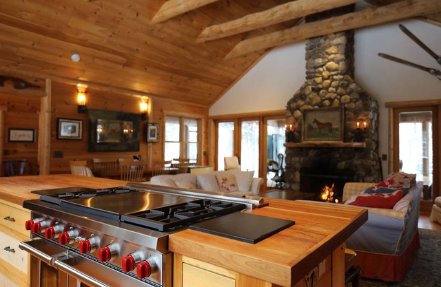 EXCLUSIVE FAMILY COMPOUND SEE HAUS & KABINEN AUF PRISTINE SEHR PRIVAT 100 ACRES