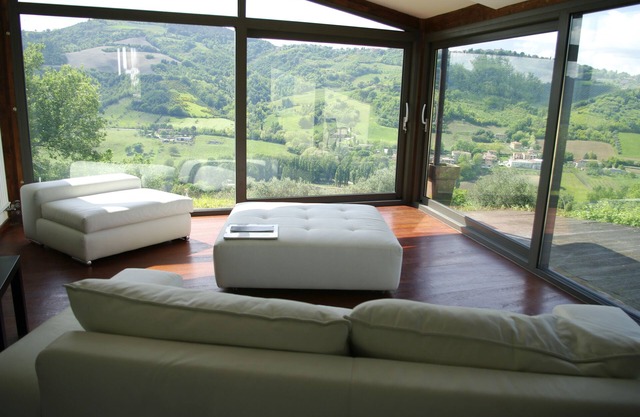 Exklusives Bauernhaus in den Hügeln von Urbino. Ideal für 10 Personen. Übersicht.