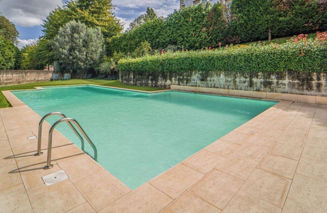 Exklusive Wohnung, familienfreundlich mit privatem Pool, Garten und Spielplatz!