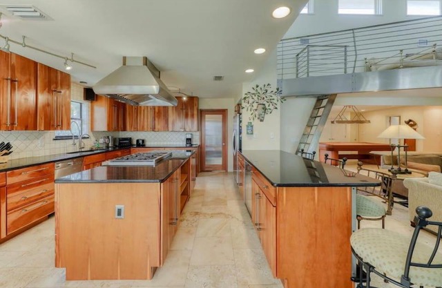 Exclusive Getaway Grand Canal home near Pensacola Beach