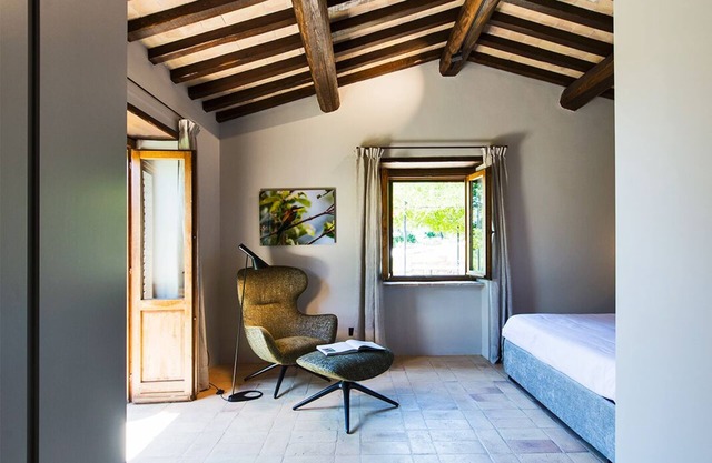 Exclusive cottage with private pool in the hills near Rome.