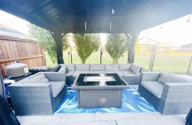 Exclusive Luxury Villa with Swimming Pool & Table tennis - Free Parking