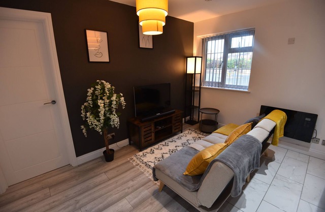 Exclusive!! Newly Refurbished 1-bed Apt, near Bristol City Centre,UK