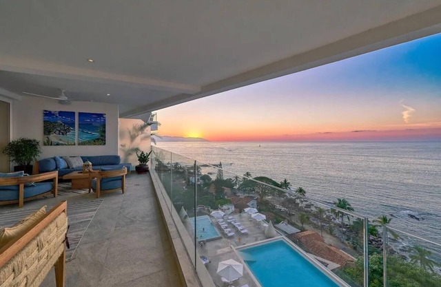 Exclusive Oceanfront Retreat w/ Resort Amenities