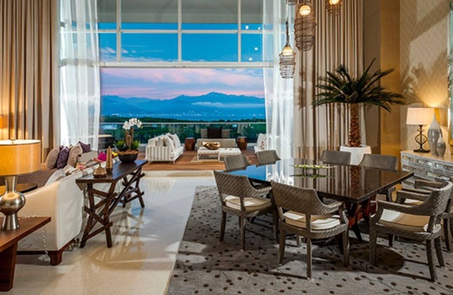 Exclusive offer! Big 2-story loft in renowned Resort steps from the beach