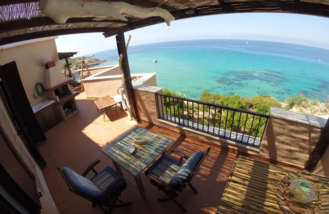 Exklusives Penthouse mit Blick auf das Meer ....... mit einsamen Strand unter dem Haus.