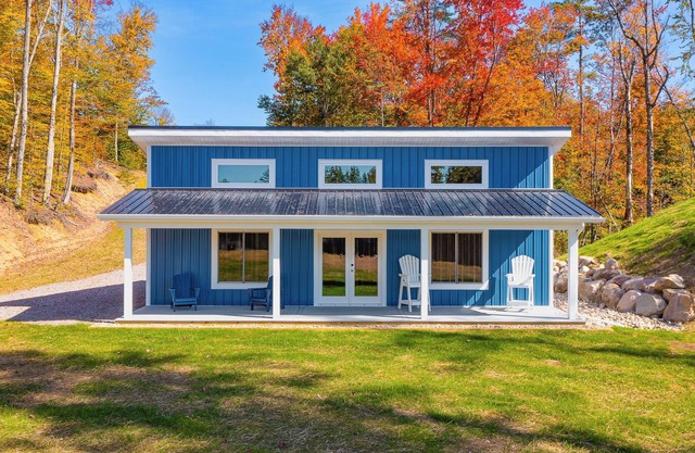 Exclusive Private Lake on 850 Acres with Lakehouse, guest cottages and camping