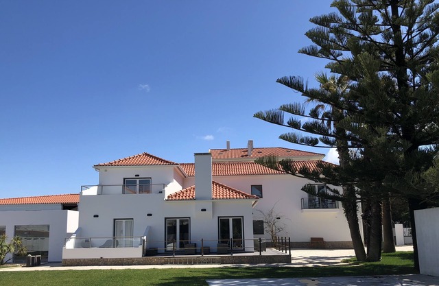 Exclusive rental boutique hotel, pool, jacuzzi, serviced, B&B 2 minutes to beach