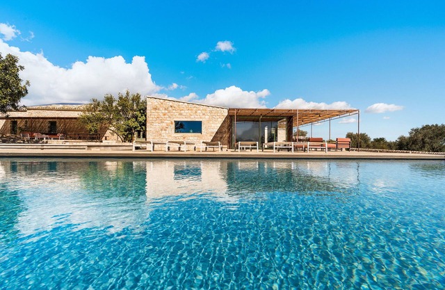 Exclusive residence with pool and hot tub near Scicli