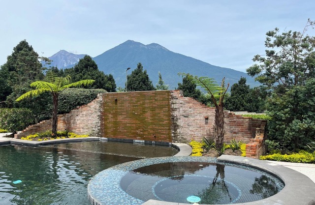 Exclusive retreat with Volcano Views