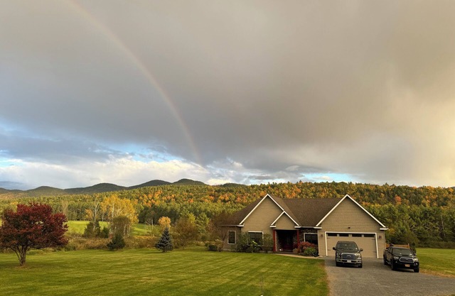 Red Dog Ranch- 8 Miles to Whiteface! PET FRIENDLY