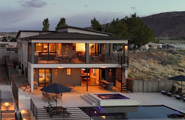Exclusive Retreats Desert Vista 6 Bedroom all Suites - Ultimate Vacation Home