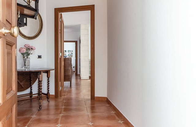 Exclusive Roth Aparments