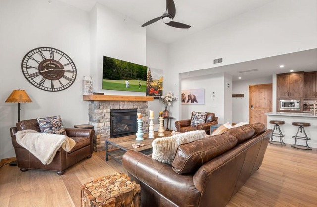 Exclusive Tamarack Lodge Penthouse - Canmore