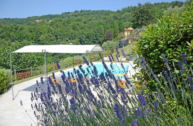 Die exklusive toskanische Landvilla mit privatem Pool in der Nähe von Florenz und Pisa bietet Platz für maximal 15 Personen