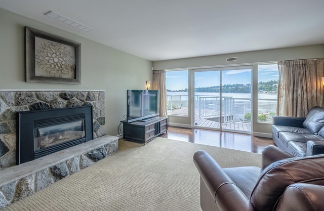 EXKLUSIVES, KOMPROMISSLOSES OCEANFRONT EXECUTIVE HOME
