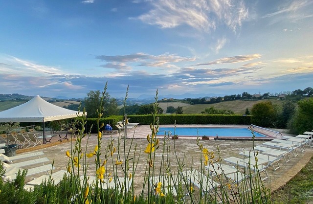 Exklusive Villa, 19, Ferienunterkunft mit Panoramapool, Marken, Italien