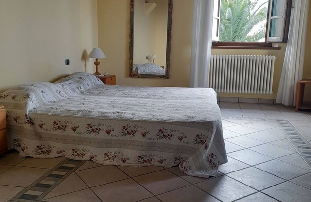 Exclusive villa near Vinci in private grounds with amazing views and great pool